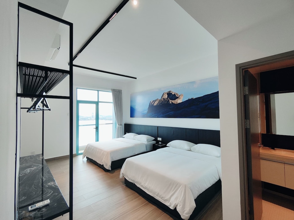 Deluxe Suite, 2 Bedrooms, Balcony, Sea View