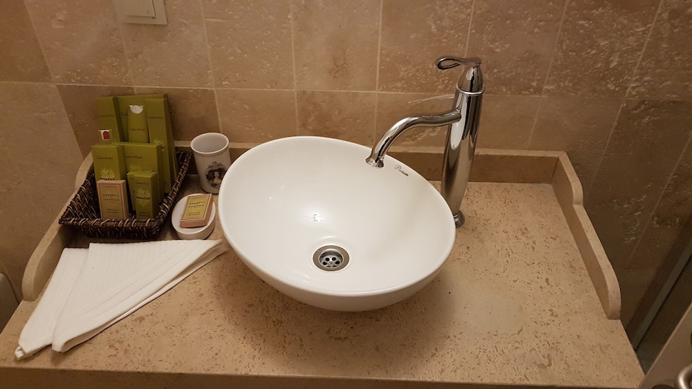 Standard Double or Twin Room - Photo 6