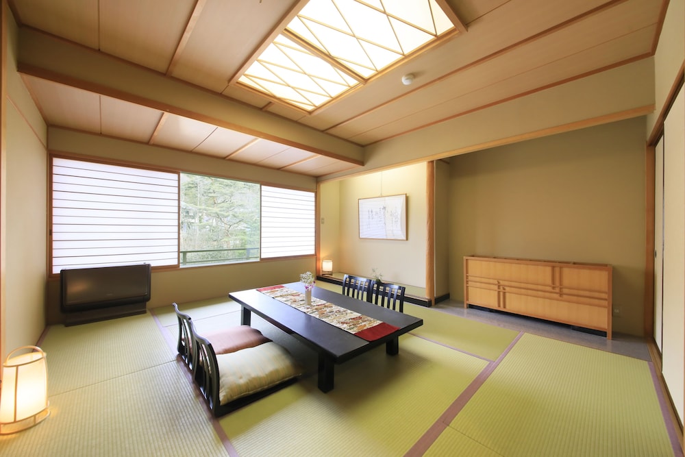 Japanese-Western style room with hot spring bath - Photo 5