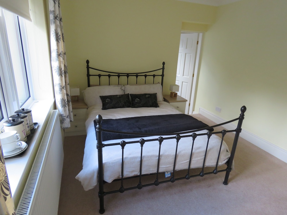 Double Room, Ensuite (Room 2) - Photo 3