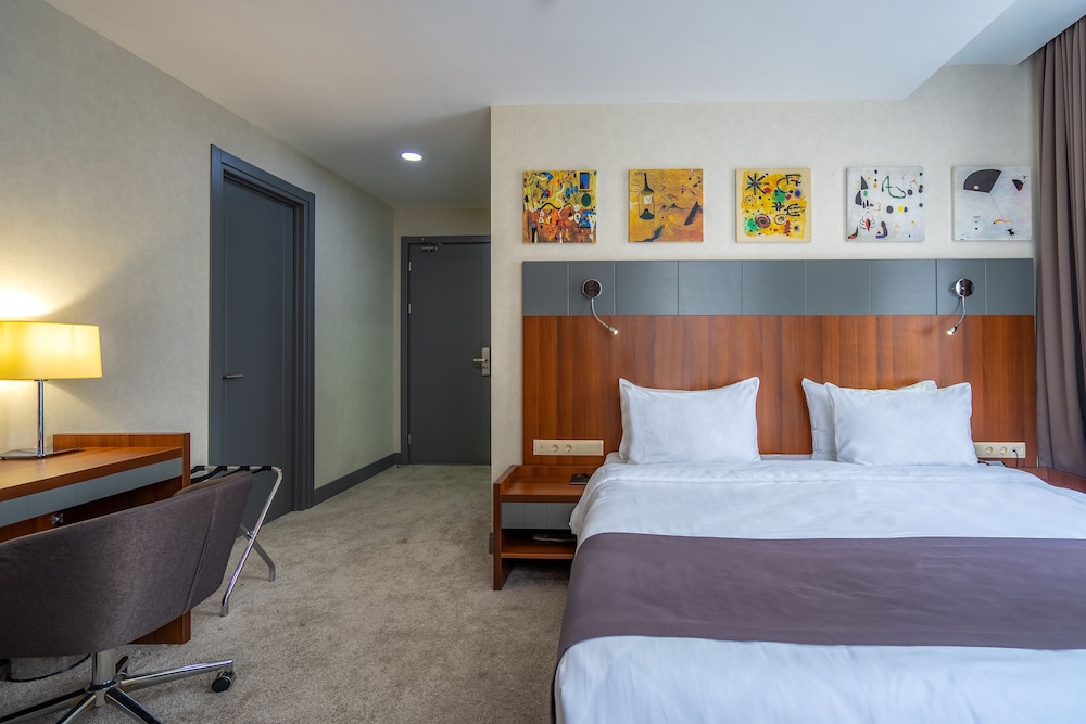 Family Suite, 2 Bedrooms, Non Smoking, City View photo 3