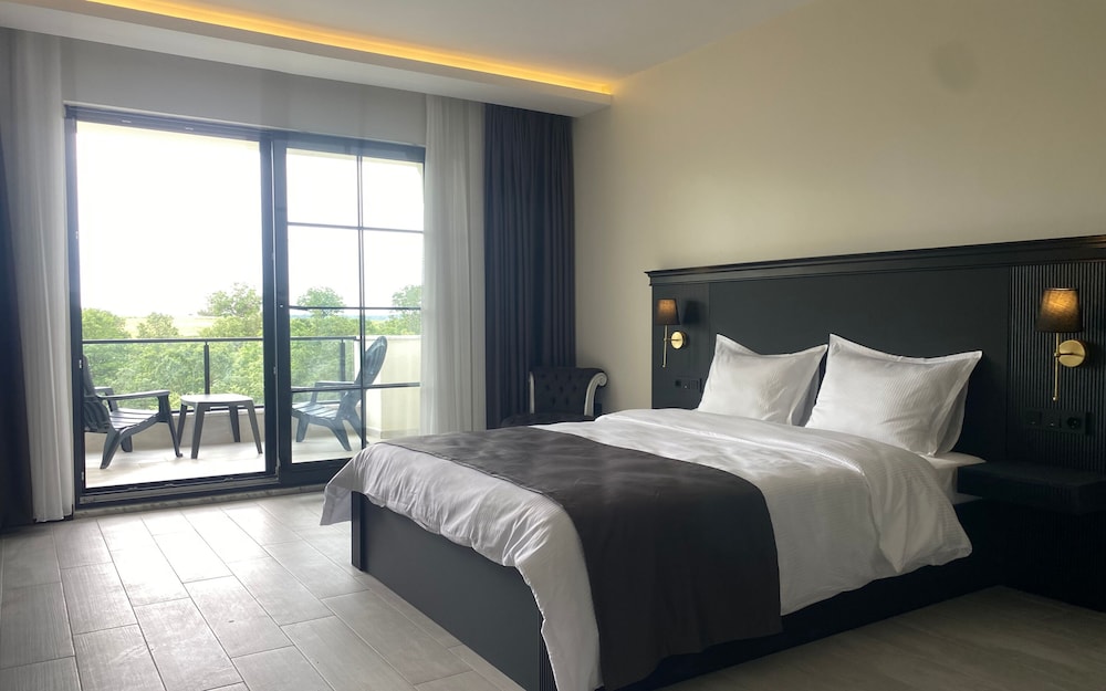 Deluxe Double Room, 1 Queen Bed, Non Smoking, Valley View