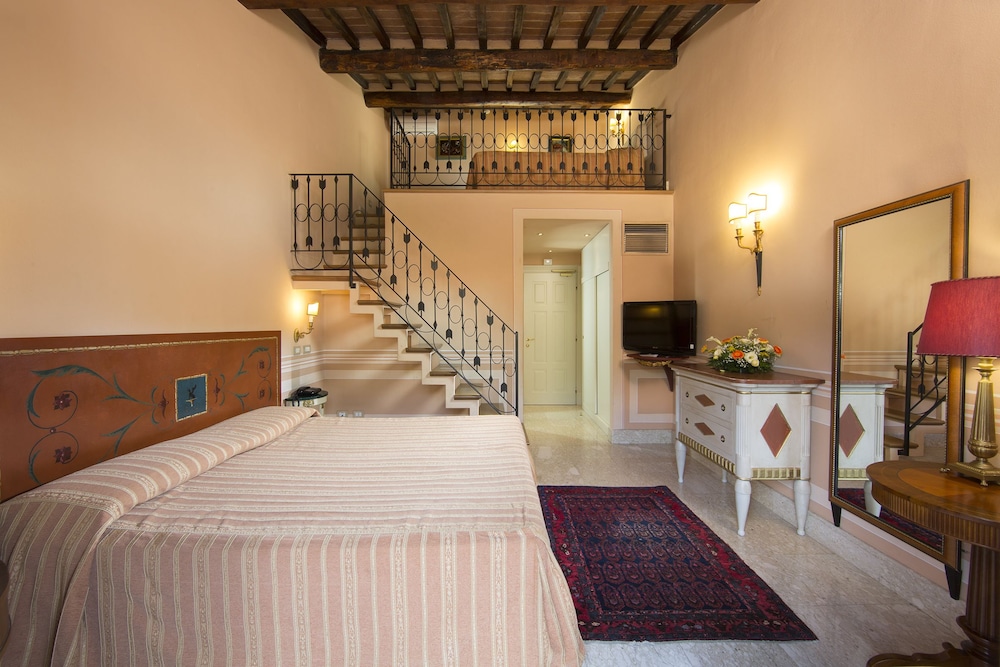 Deluxe Double or Twin Room, 1 King Bed, Pool View