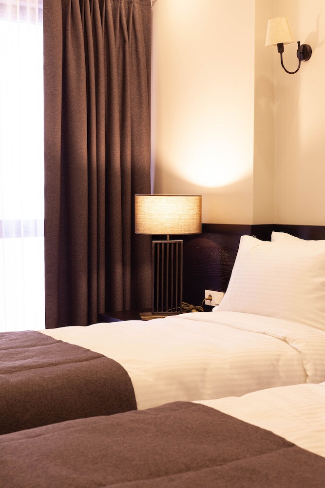 Deluxe Suite, Multiple Beds, Smoking, City View photo 2