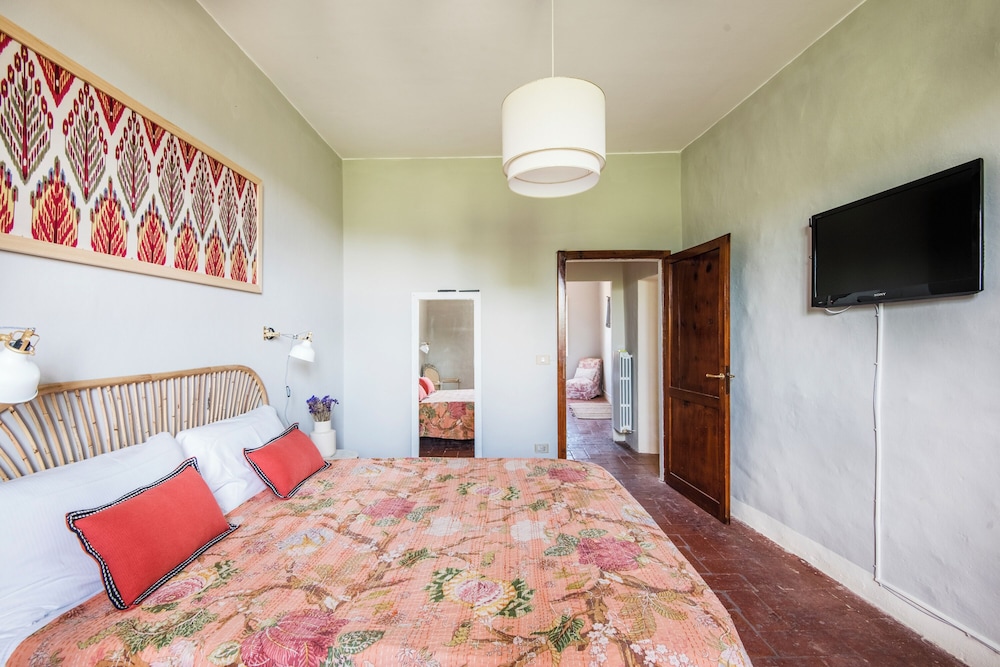 Family House, Multiple Bedrooms, 2 Bathrooms, Mountainside (Family Tuscany Home Close Via) photo 2