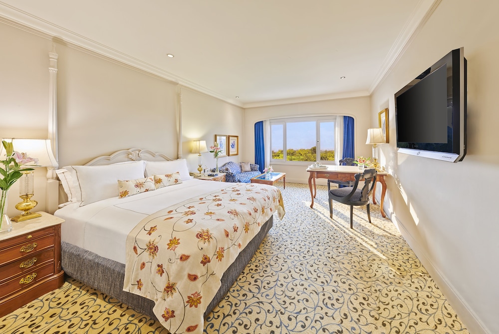 Superior Room King Bed Diplomatic Enclave View