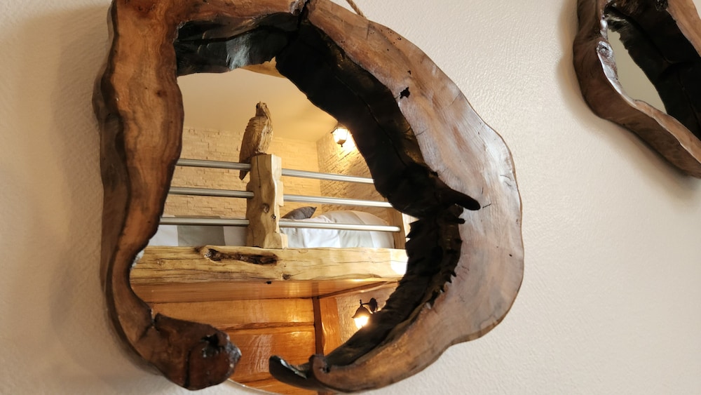 Unique Rustic Apartment - Photo 18