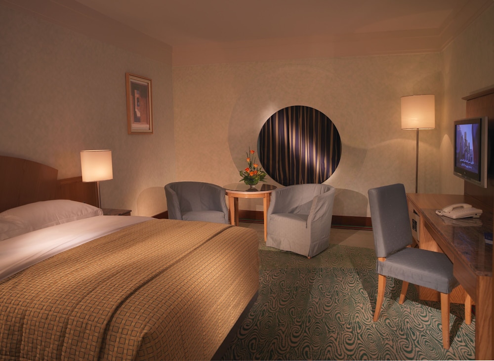 Deluxe Room At Concourse C Near Gate C13 Or C17
