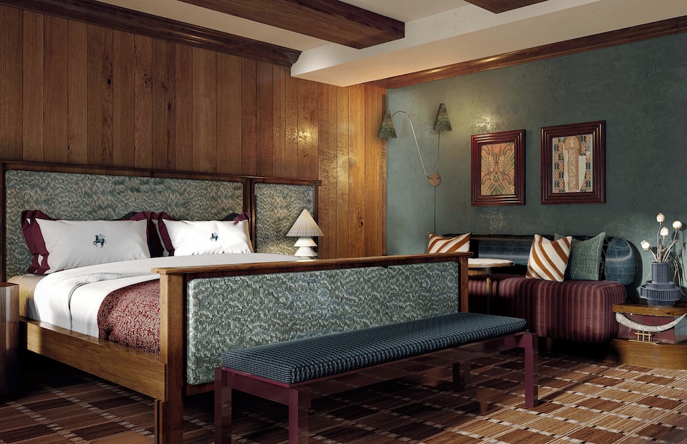 Signature Room, 1 King Bed - Photo 2