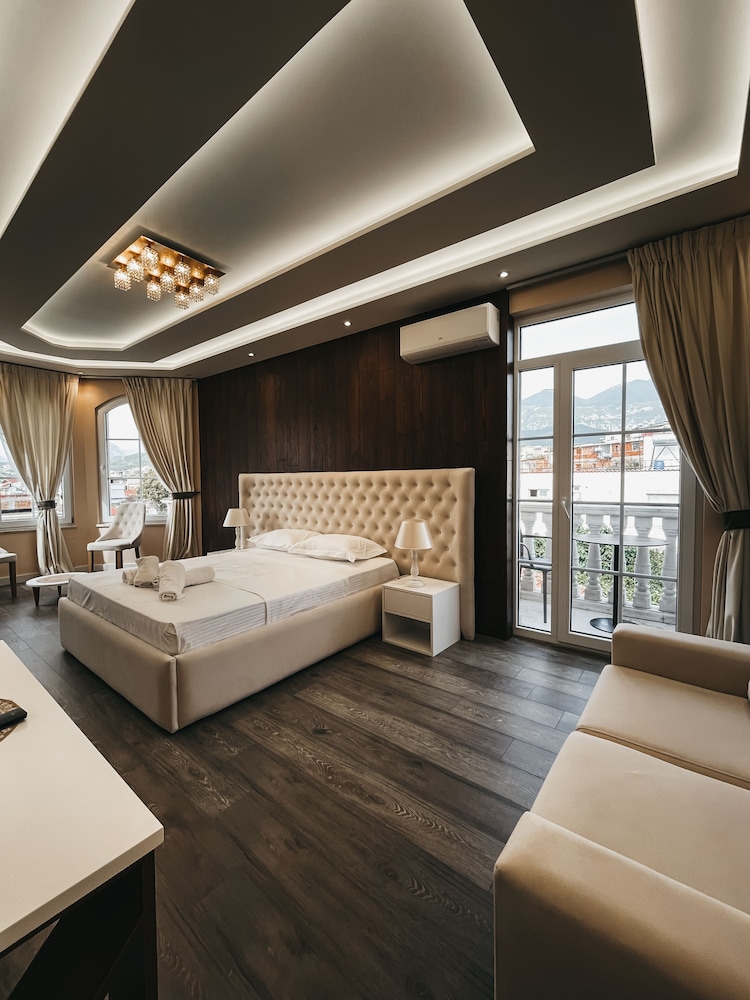 Luxury Suite