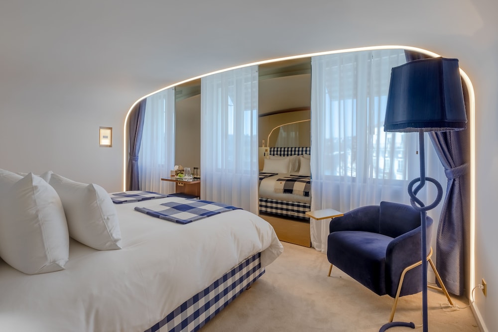 Comfort Room, River View