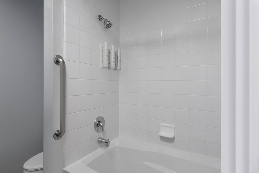 Luxury Suite, 1 King Bed, Oceanfront - Photo 4