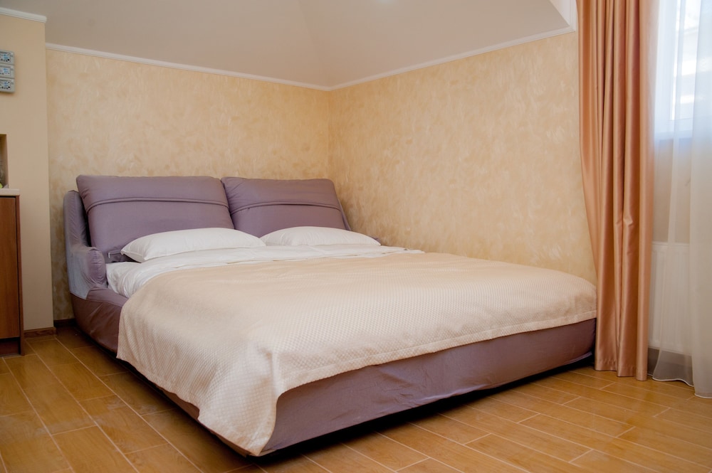 Standard Apartment, 1 King Bed, Non Smoking photo 3