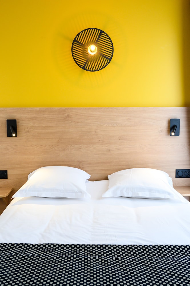 Quadruple Room thumbnail 5