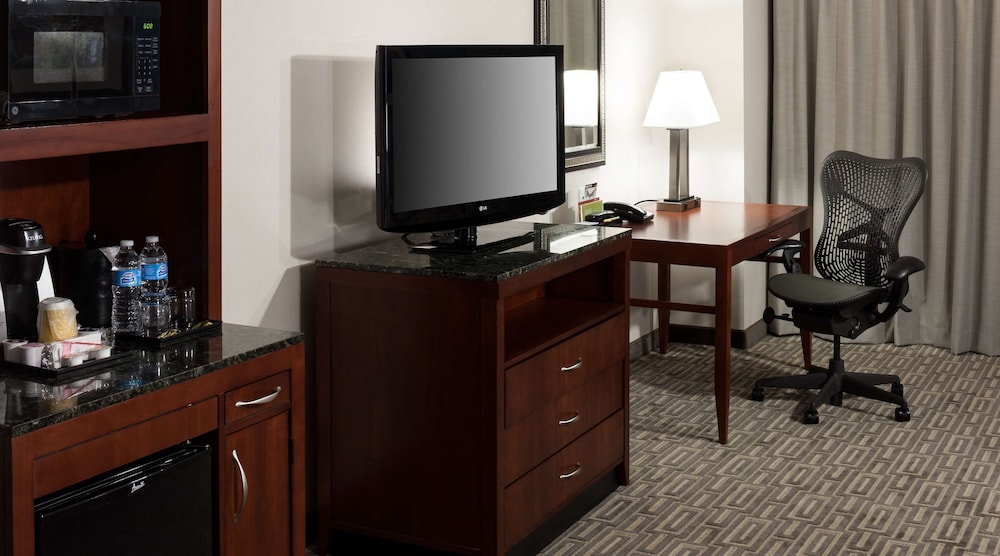 Available room thumbnail 6