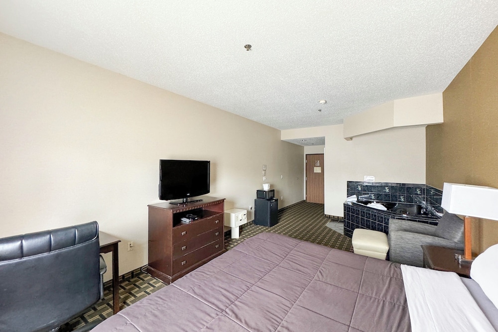 Signature Room, 1 King Bed, Non Smoking, Hot Tub - Photo 3
