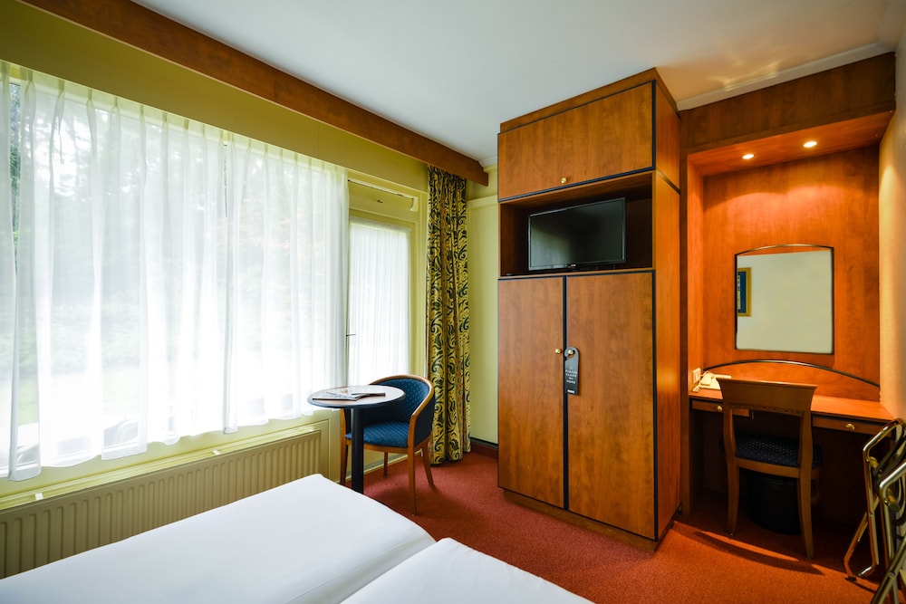 Twin Room (Small) photo 2