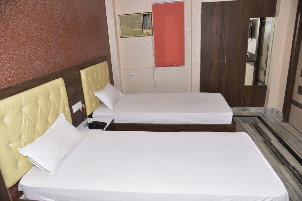 Deluxe Studio Suite, City View