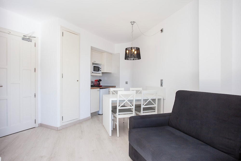 Studio, 1 Bedroom, Partial Sea View