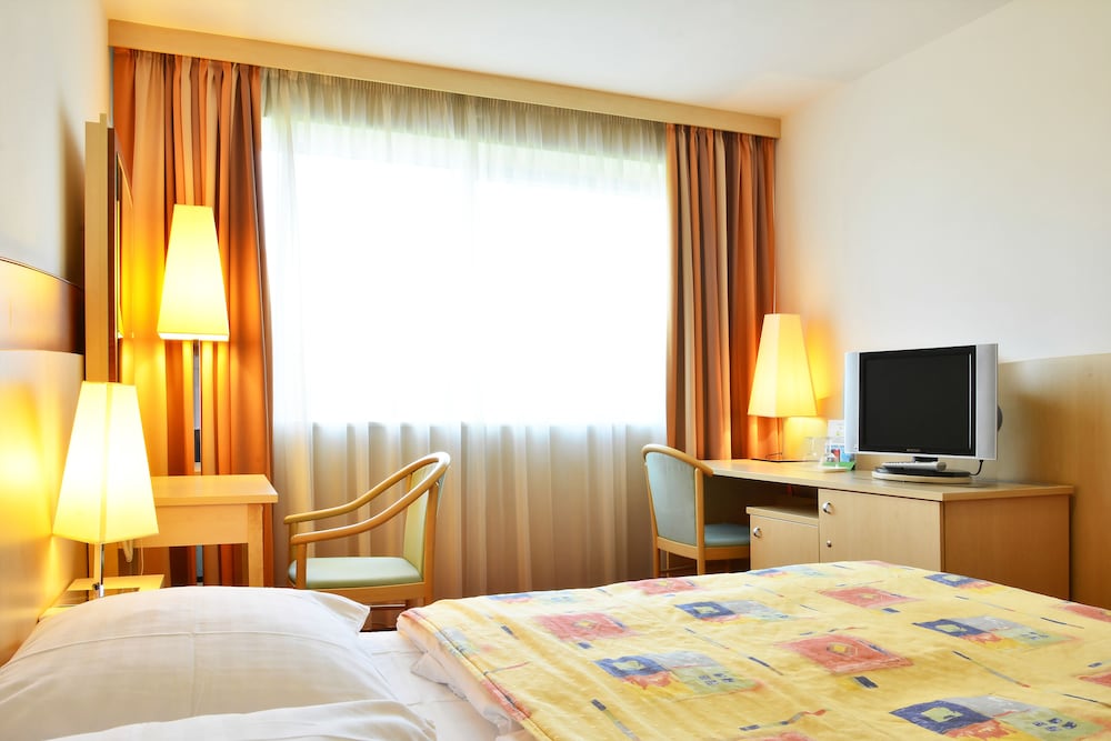 Standard Double or Twin Room - Photo 2