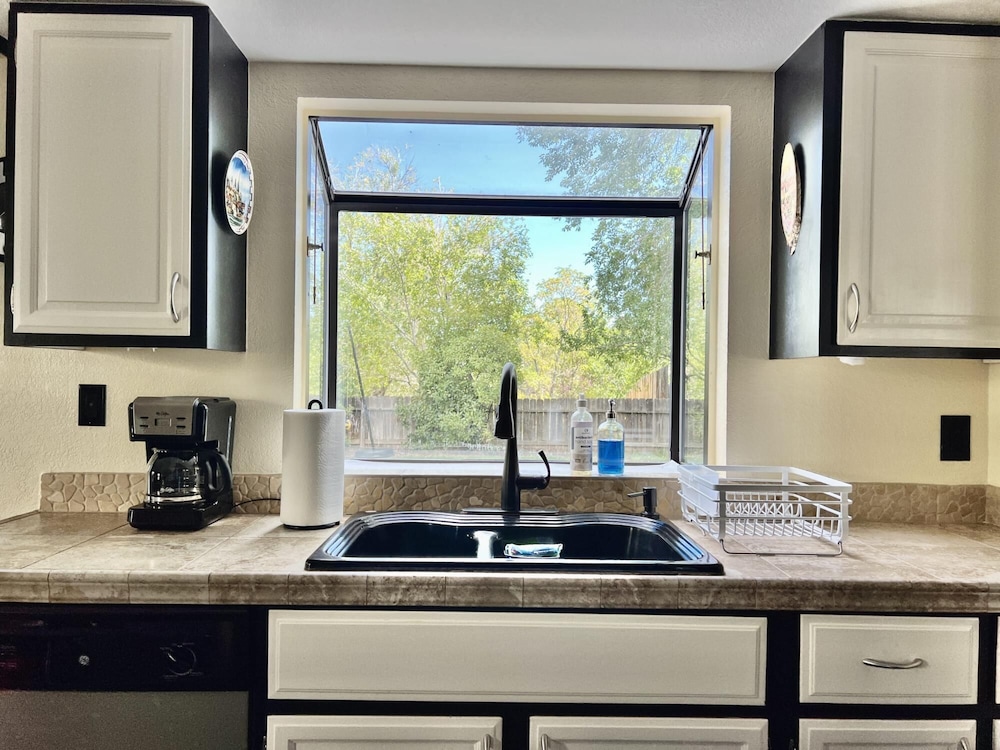 DT Reno - 4BR Home w Patio BBQ Grill Games Room, Photo 12