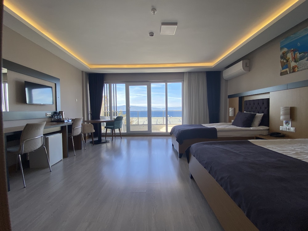 Deluxe Triple Room, Balcony, Sea View