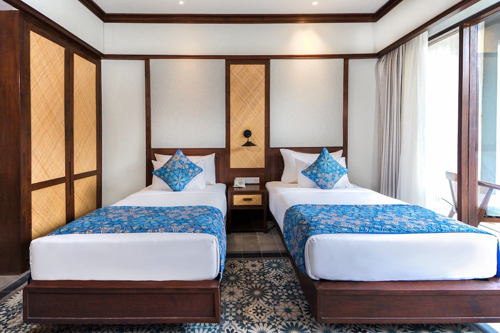 Premier Twin with Shuttle Denpasar - Lovina - Denpasar