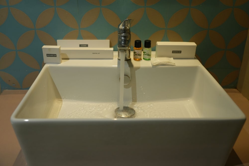 Deluxe Suite, Balcony, Pool View photo 2
