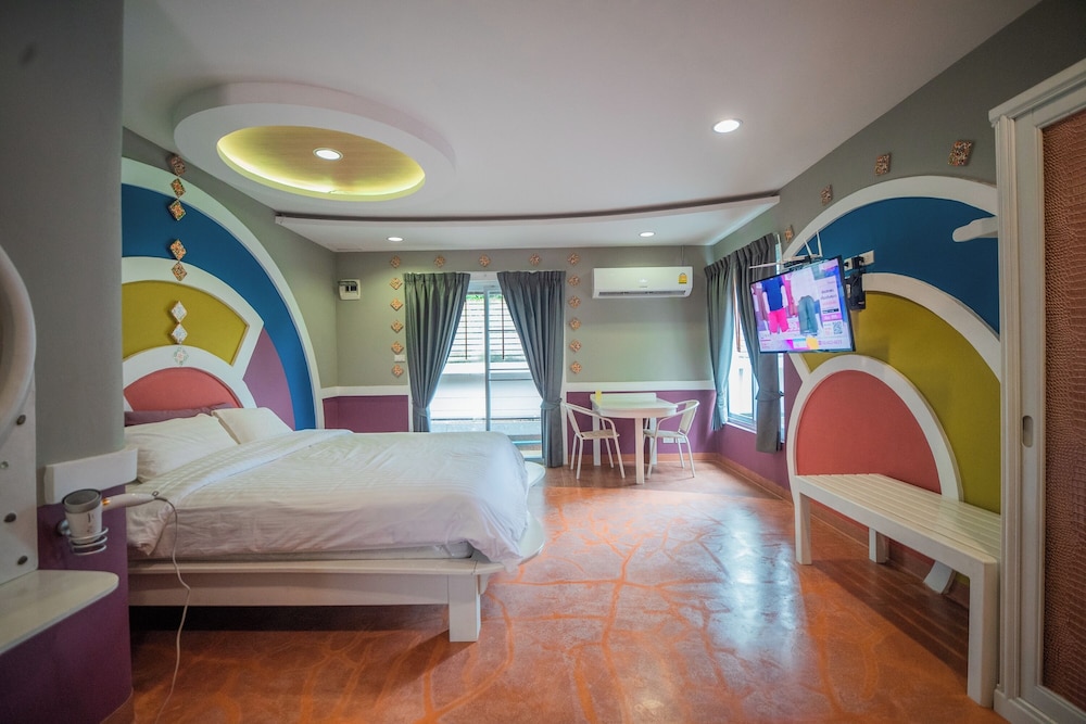 Deluxe Room, 1 King Bed, Non Smoking, Garden View - Photo 2