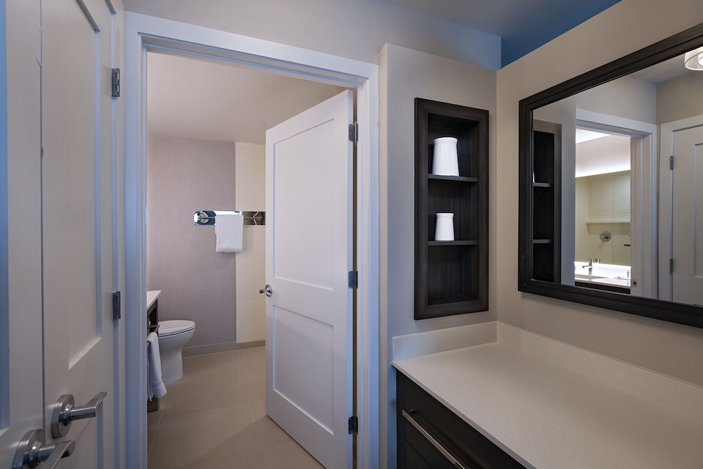 Suite, 1 Bedroom - Photo 3