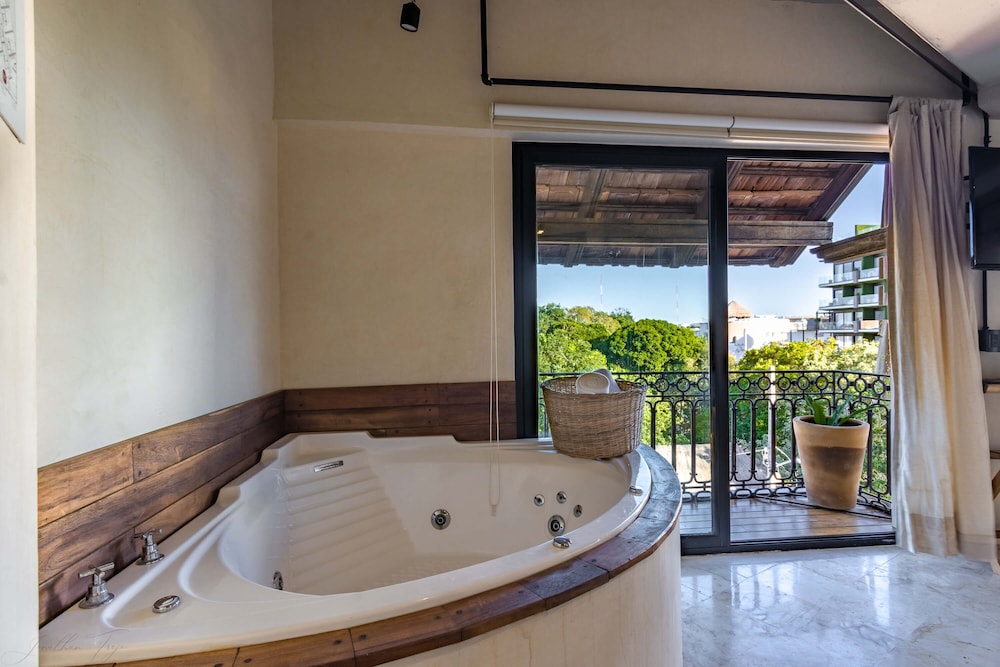 Master Double Suite with Jacuzzi Balcony and City Views - Photo 9