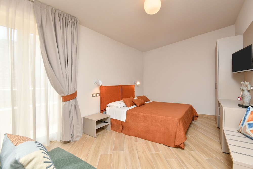 Comfort Triple Room, Private Bathroom (laerte) photo 1