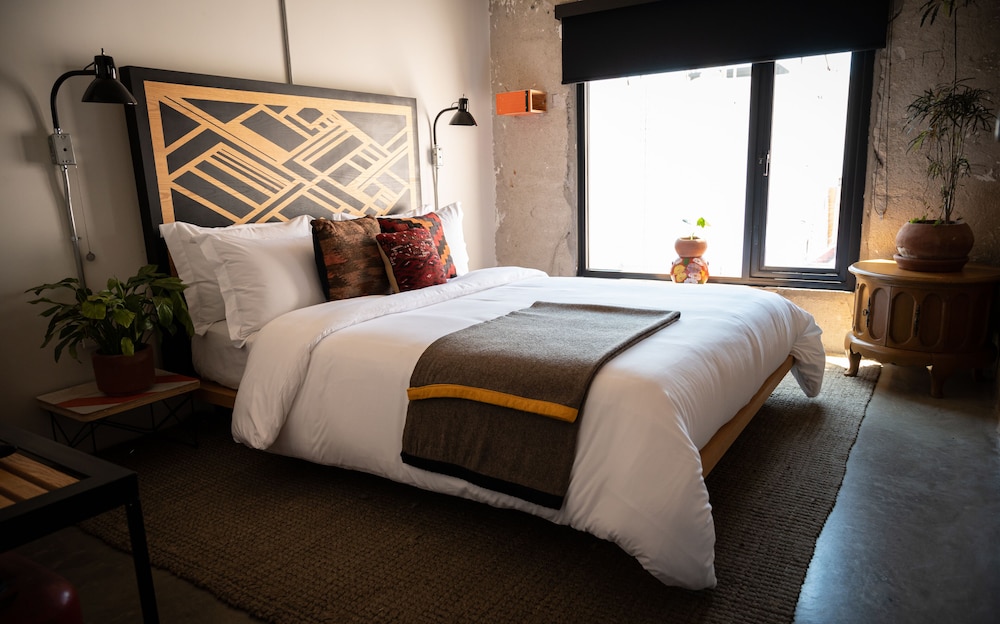 Suite - Photo 20