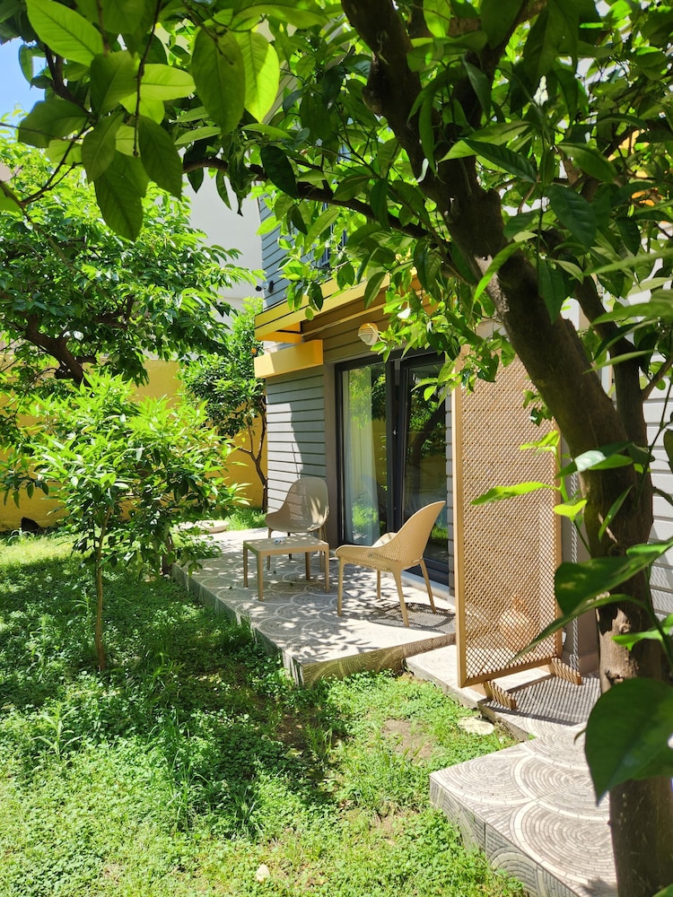 Deluxe Double Room, Terrace, Garden View
