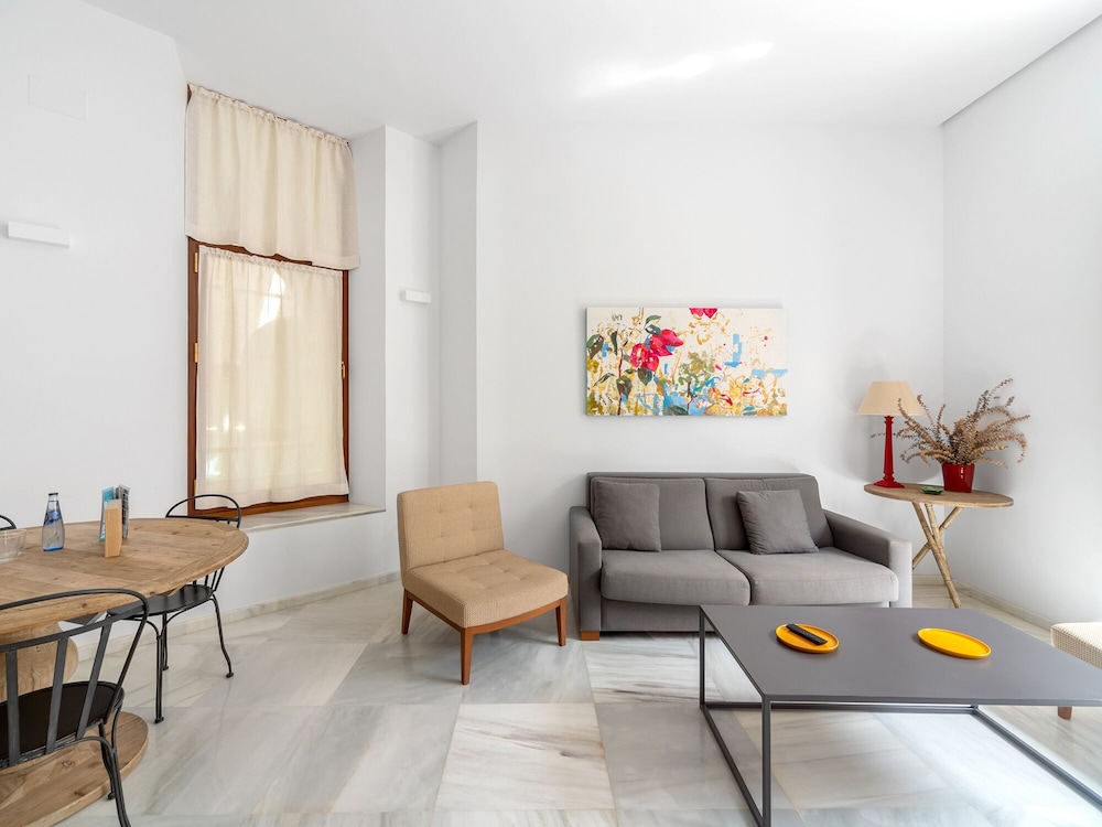 3 Bedroom Apartment with Sofa Bed - Photo 10