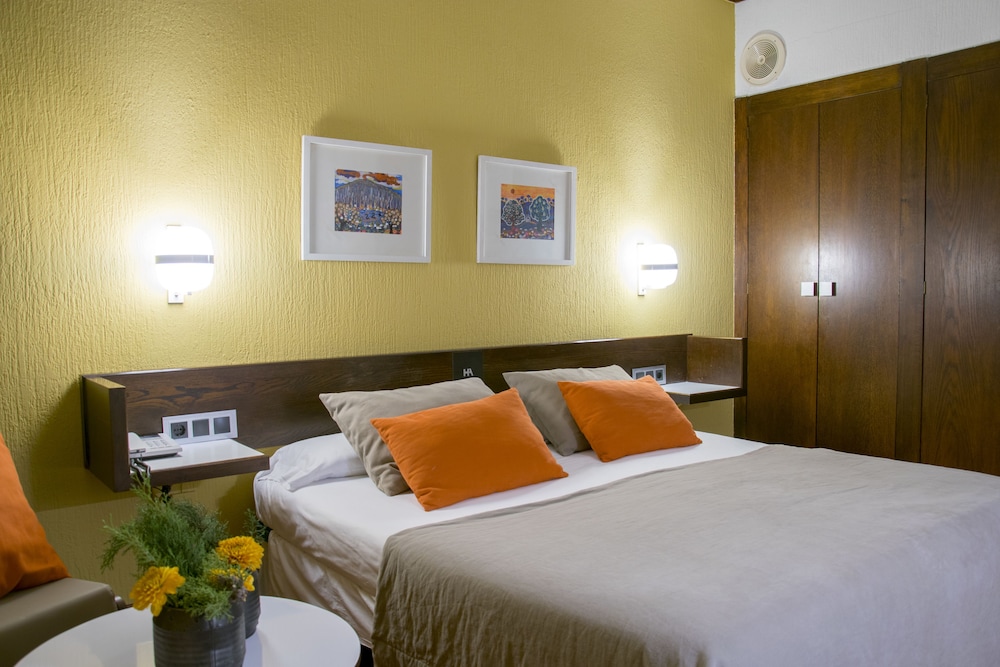 Double or Twin Room photo 3