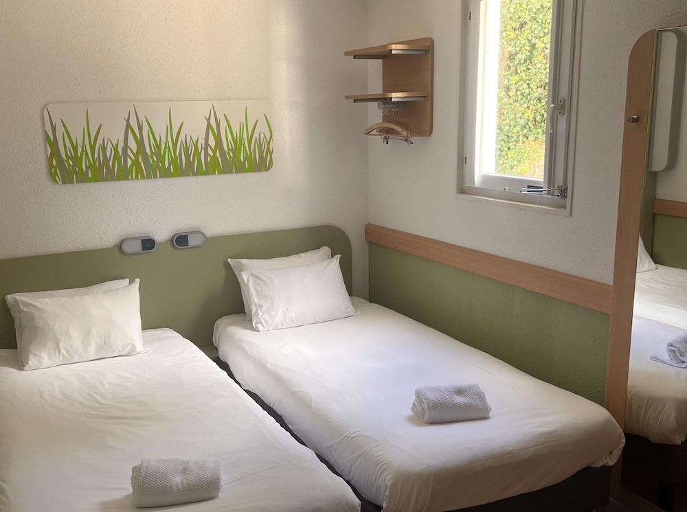 Standard Room, 2 Twin Beds, Non Smoking - Photo 4