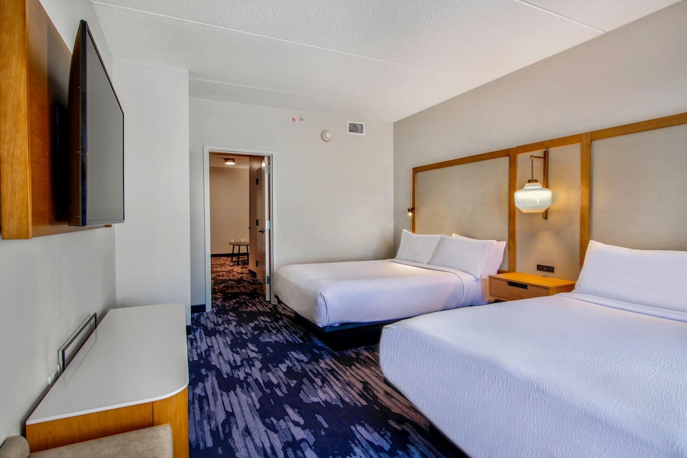 Suite, Multiple Beds (Mobility/Hearing Accessible, Tub) photo 1