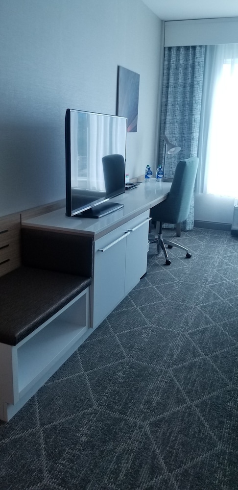 Room, 1 King Bed, Accessible, Bathtub (Hearing & Mobility) photo 3