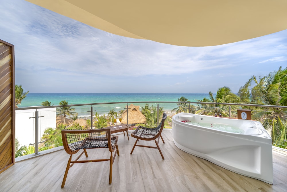 Panoramic Suite, Oceanfront - Photo 4