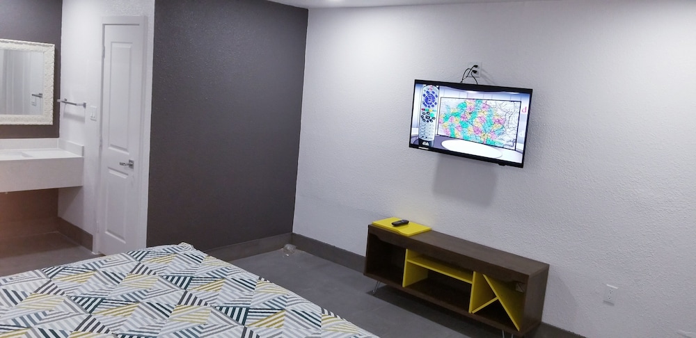 Deluxe Room, 1 King Bed, Non Smoking photo 1