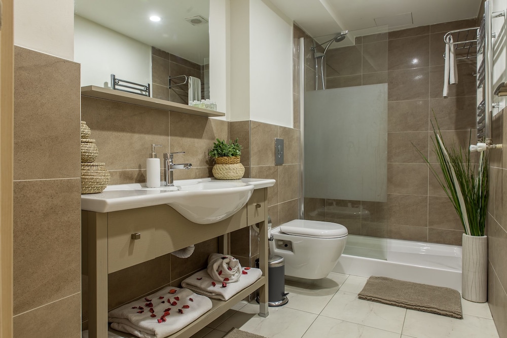 Executive Apartment, 2 Bedrooms, Balcony photo 2