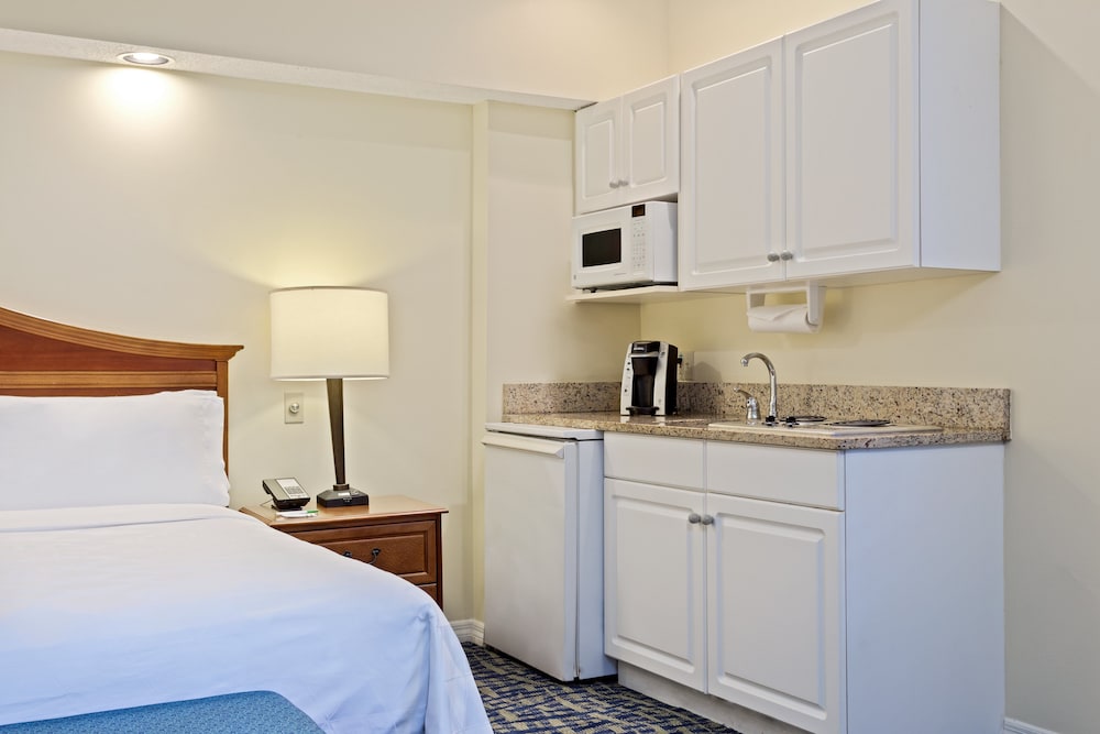Premium Room, 1 King Bed with Sofa bed - Photo 1