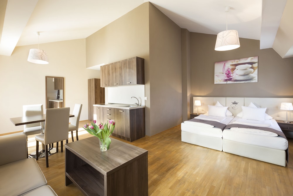 Studio, 1 Bedroom, Kitchenette