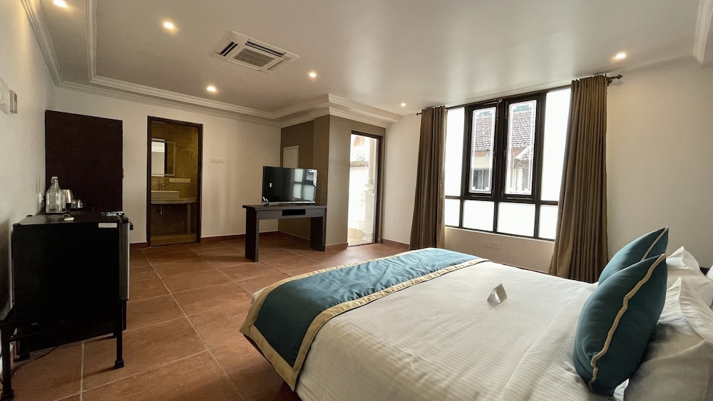 Standard Room, 1 King Bed, Balcony, Annex Building