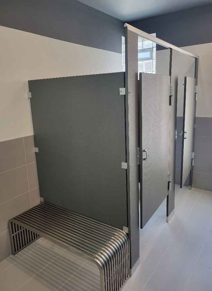 Single bed in 6 bed Male Dormitory Room-shared bathroom