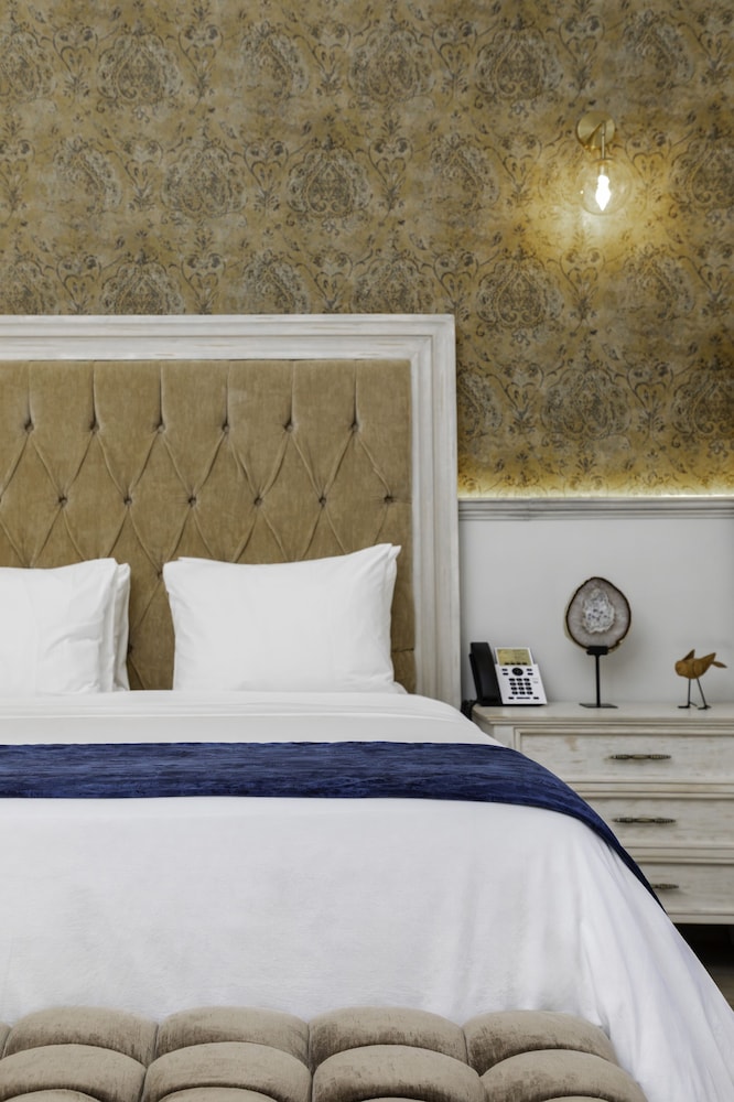 Grand Room, 2 Queen Beds, Balcony (Cathedral View) - Photo 5