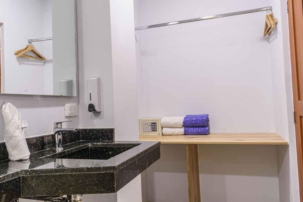 Standard Double or Twin Room - Photo 6