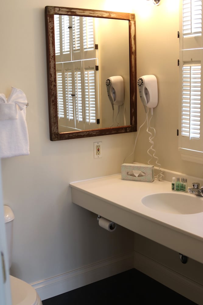 Premium Double Room, Ensuite, Lake View (VICTORIAN FRONT VIEW) photo 3