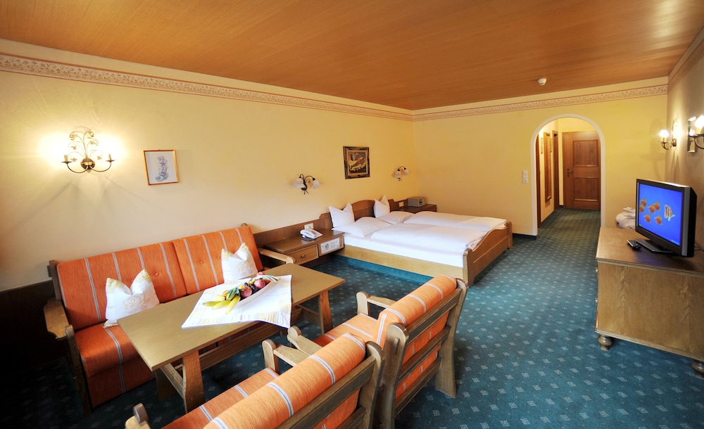 Double Room (Glacier View) photo 2